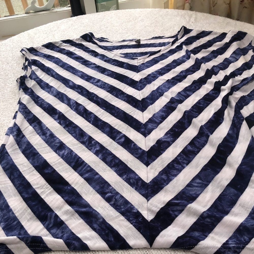 Denver Hayes xl blue and white sleeveless top for those special boat cruises
